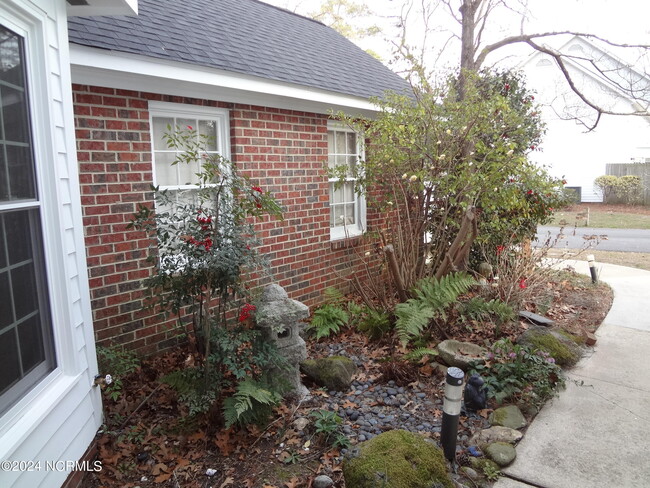 Building Photo - 107 Gates Dr