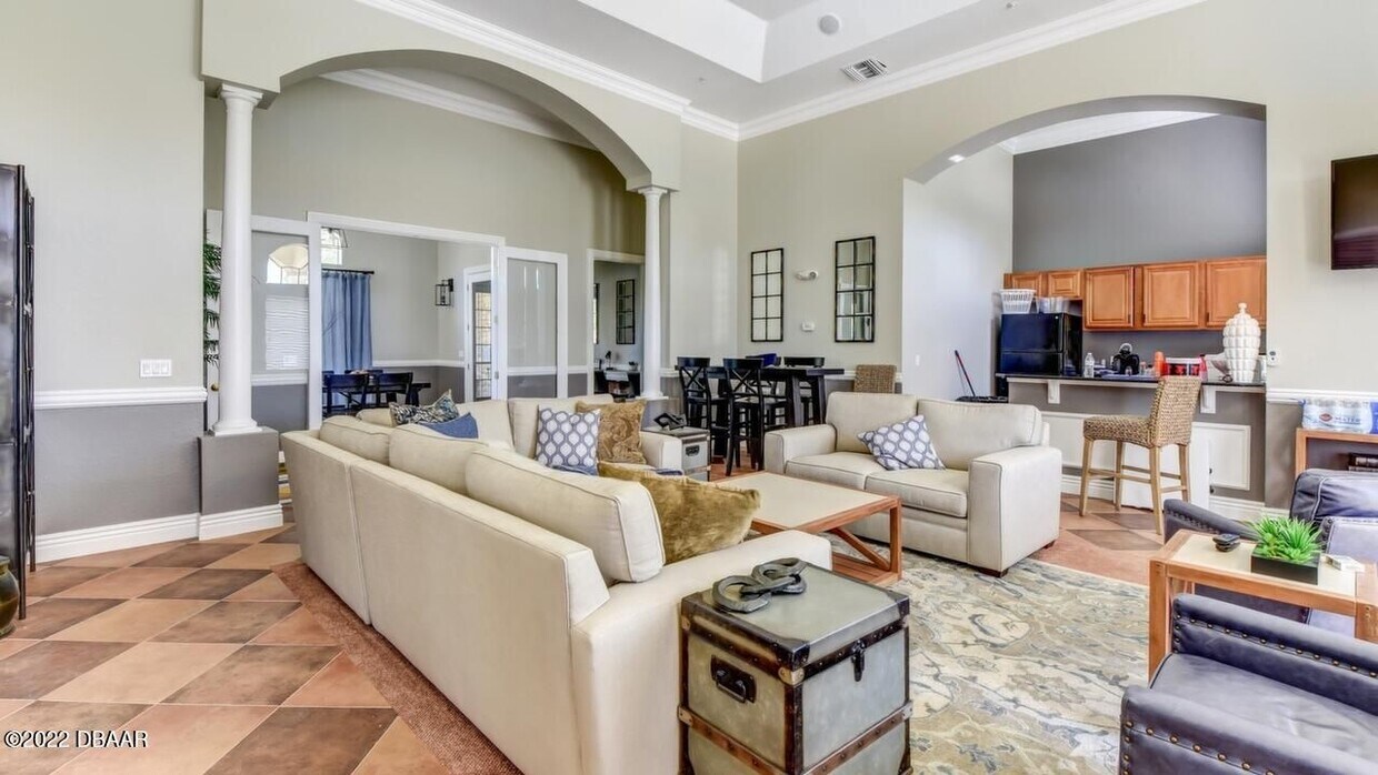 Foto principal - 940 Village Trail