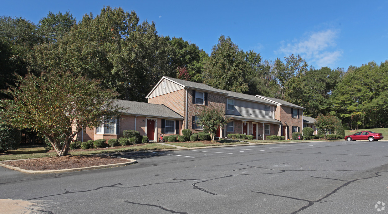 Primary Photo - Woodhaven and Oakhaven Apartments