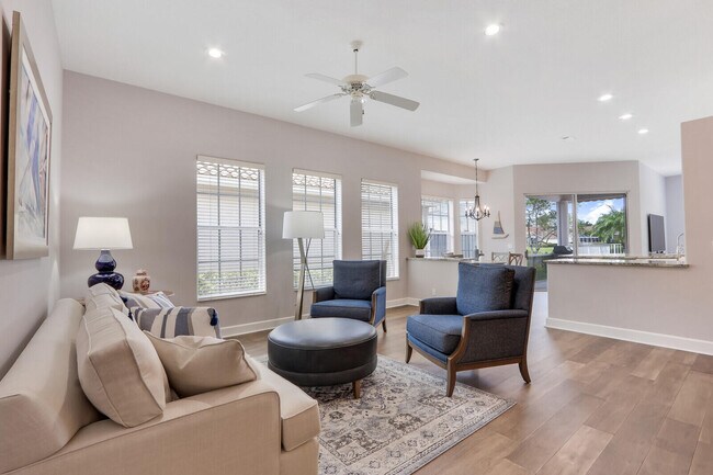 Foto del edificio - 738 Pinehurst Way