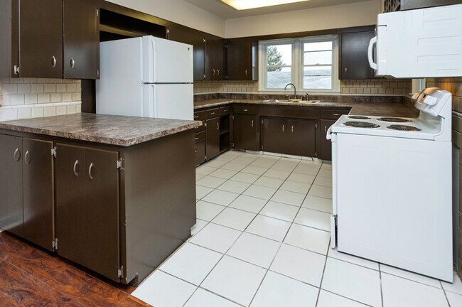 Foto del edificio - Spacious 4 bedroom 2 bathroom home