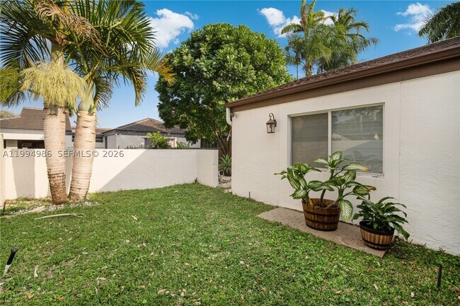 Building Photo - 15250 SW 154th Ave