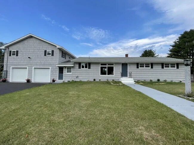 Foto del edificio - 161 Rowe Ave