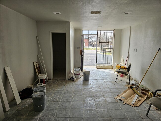 Building Photo - 2116 Lockwood Dr