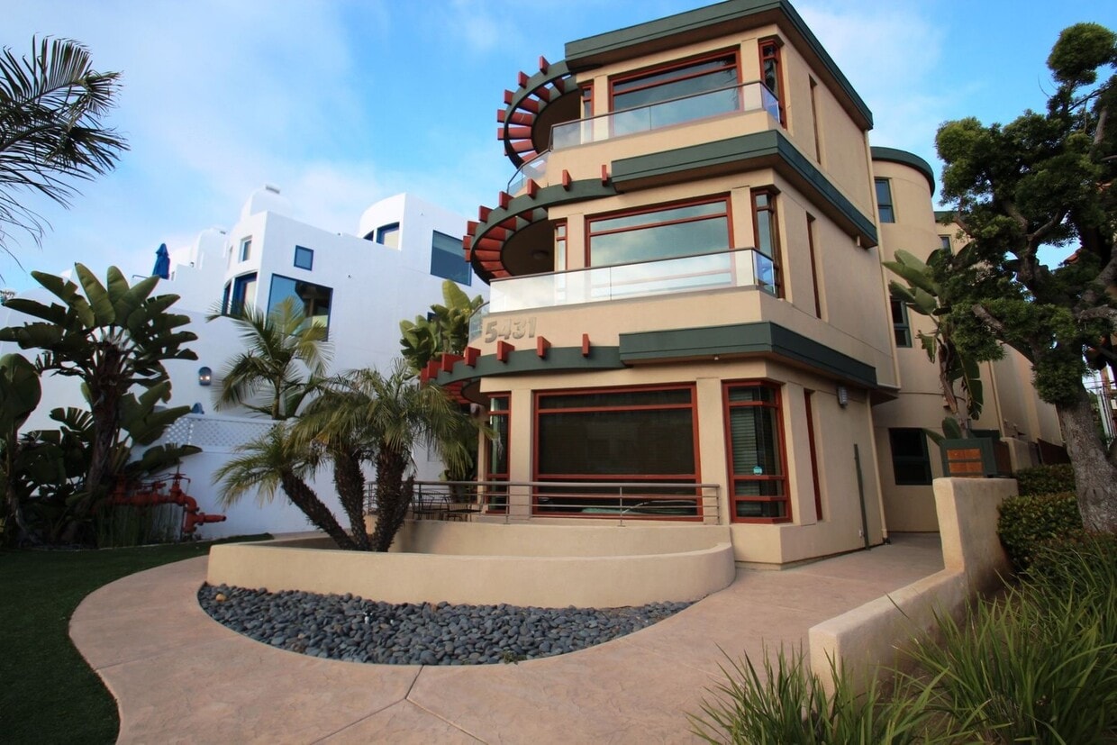 Primary Photo - 5431 La Jolla Blvd