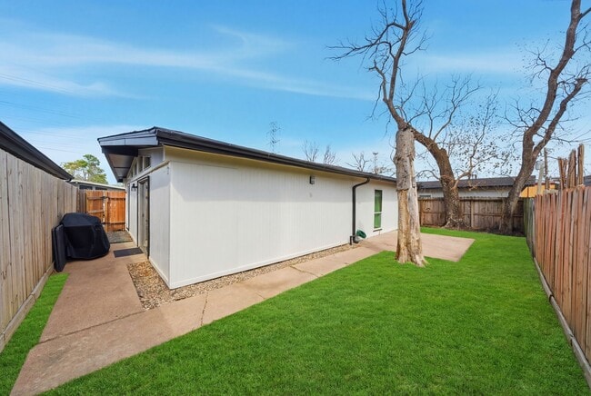 Foto del edificio - 4102 Sherwood Ln