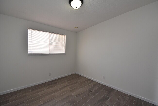 Building Photo - 9545 Pistacio St