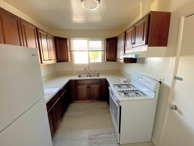 Building Photo - 1443 Rock Glen Ave