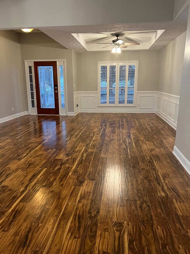 Foto del edificio - 232 Spring Chase Cir