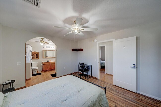 Building Photo - 5124 W Harmont Dr