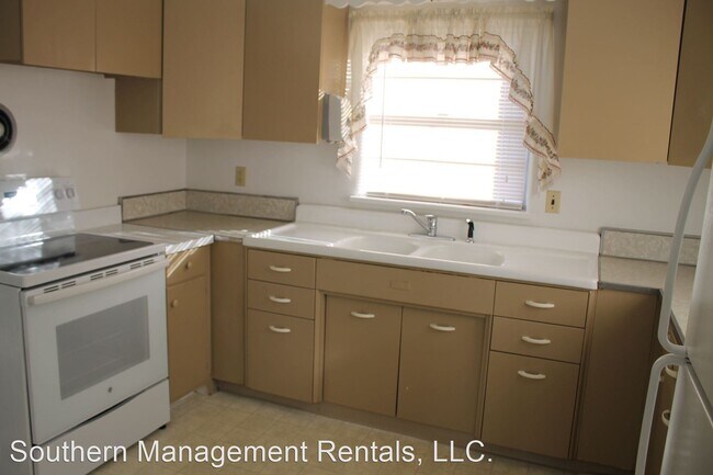 Foto del edificio - 3 br, 1 bath House - 86 N. Main St.