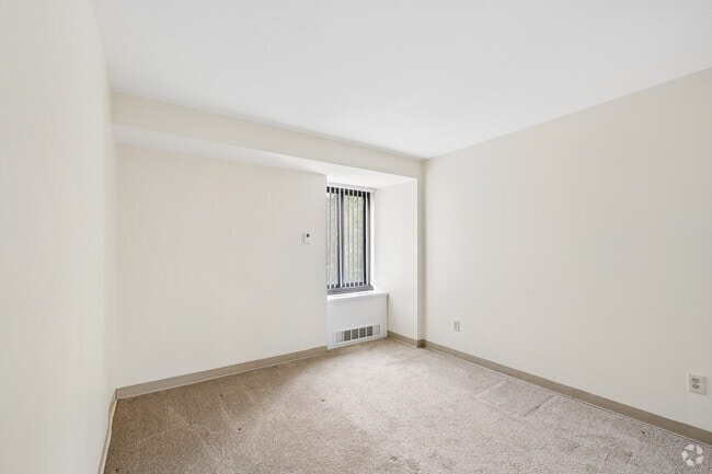 1BR,1BA - 589SF - Bedroom - Lakewood Apartments