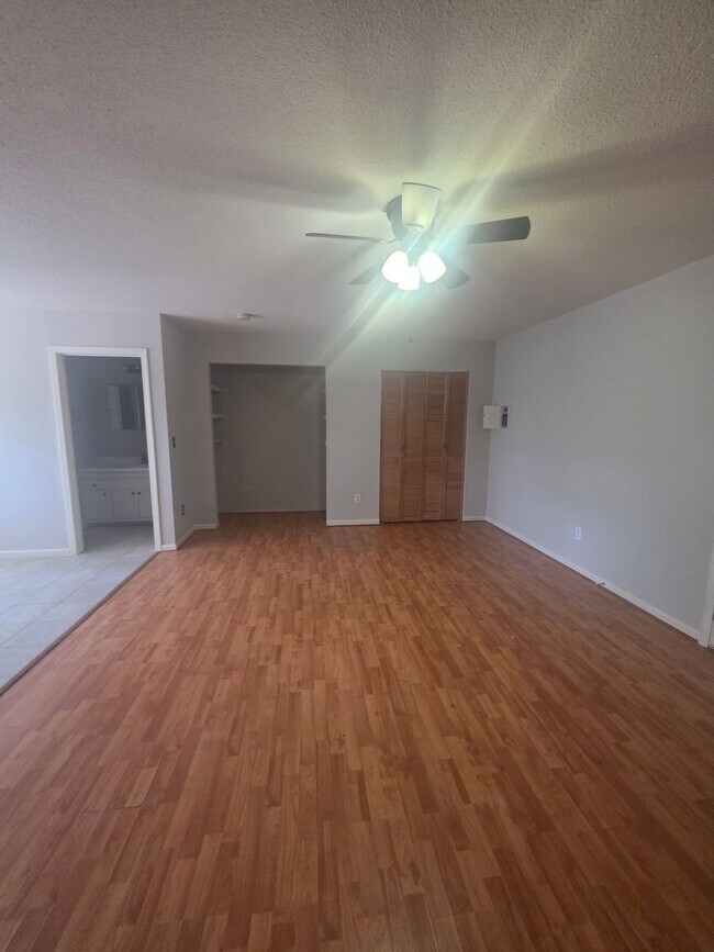 Foto del edificio - 1407 Fernwood Glendale Rd