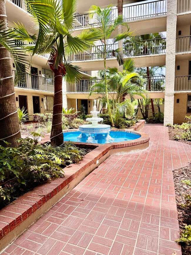 Building Photo - 2699 Seville Blvd