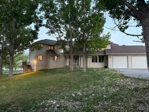 Building Photo - 2092 Colonial Dr