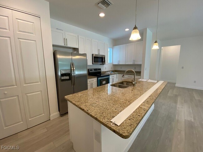 Foto del edificio - 3423 SW 6th Pl