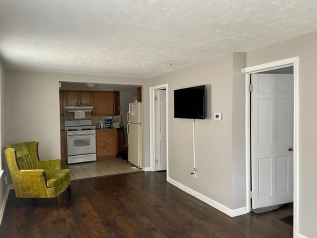 Building Photo - Charming 2-Bedroom Home in Godwin Heights ...