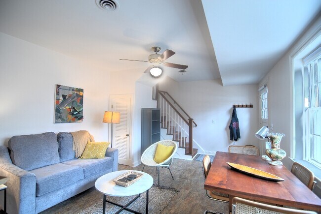 Sala de estar en el primer piso - 1715 Yorktown Dr