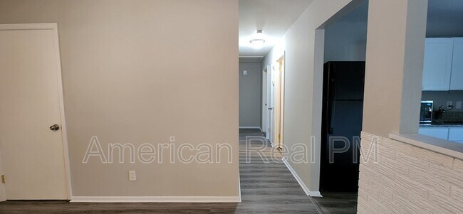 Building Photo - 1102 Laredo Ave