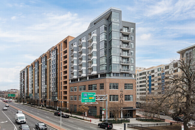Foto del edificio - 460 New York Ave NW