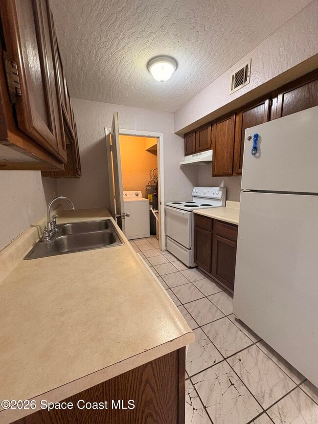 Foto del edificio - 2101 Forest Knoll Dr NE
