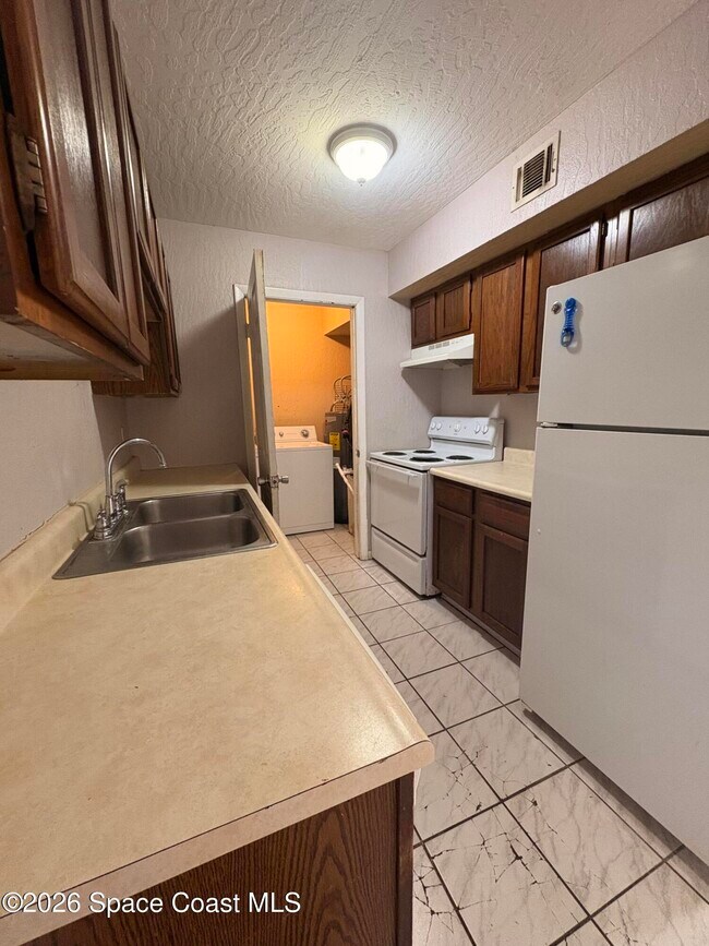 Building Photo - 2101 Forest Knoll Dr NE