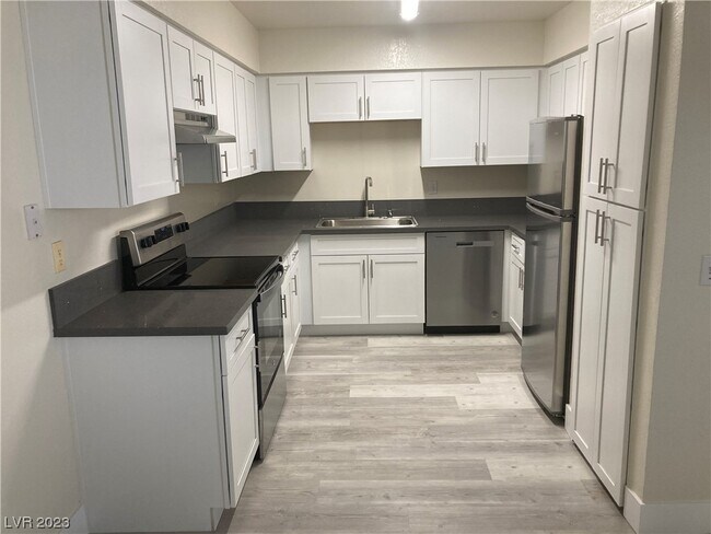Building Photo - 3151 N Soaring Gulls Dr