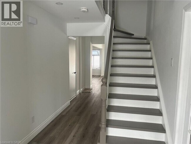 Building Photo - 79 Golden Meadow Crescent