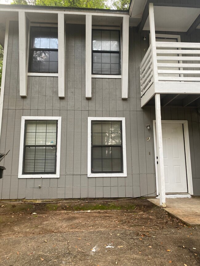 Building Photo - 1817 Sylvan Ct