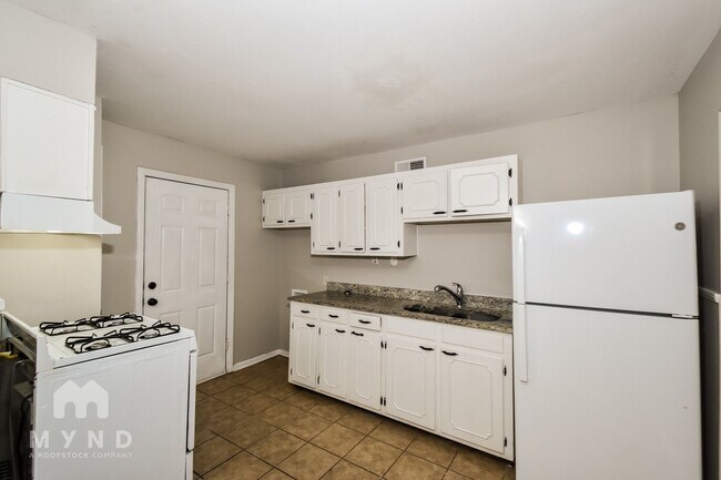 Foto del edificio - 8605 Kinard Cove