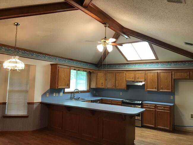 Building Photo - Beautiful Brick Home off Williamson Way in...