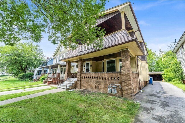 Building Photo - 860 Greyton Rd