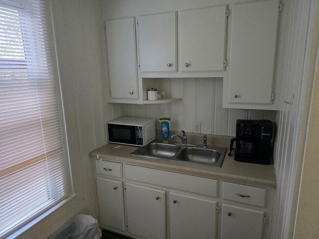 Foto del edificio - 83 Rocky Slope Rd