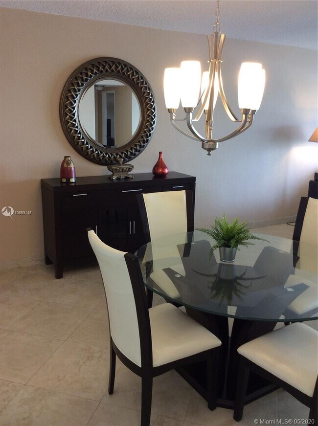 Building Photo - 3901 S Ocean Dr 5D Hollywood Fl 33019