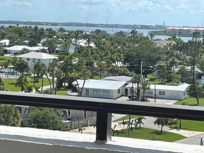 Building Photo - 355 S Ocean Dr