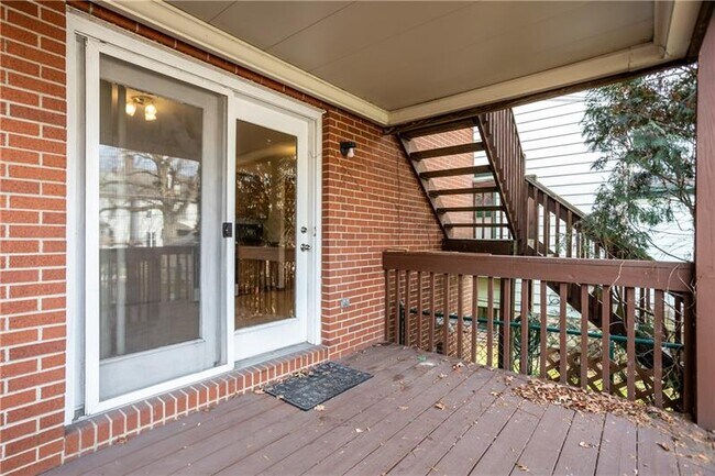 Building Photo - 115 1st St