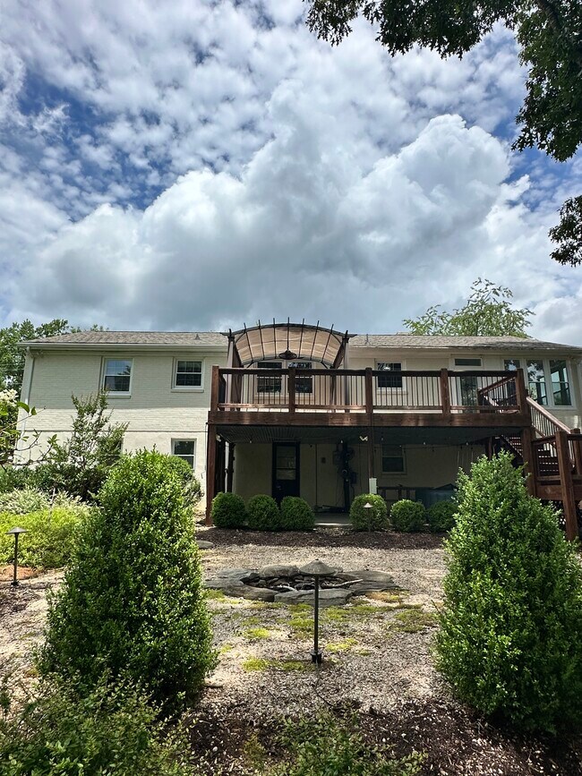 Foto del edificio - 4325 Montgomery Rd