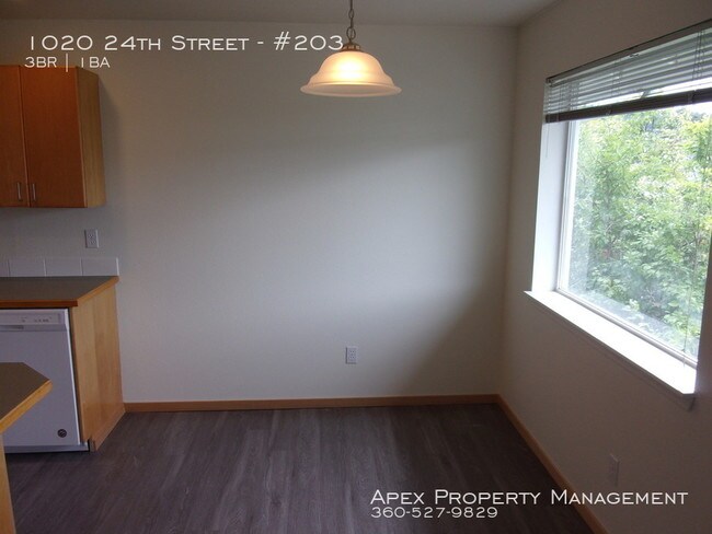 Foto del edificio - NEAR WWU - Rhododendron Apartments