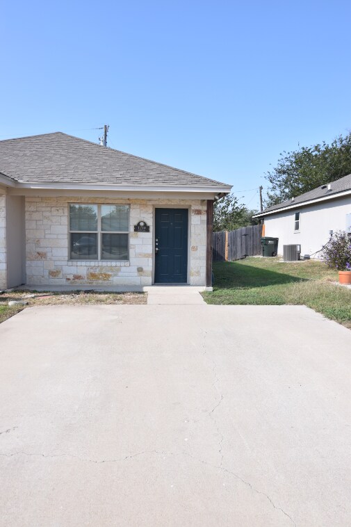 Building Photo - 1210 Honor Ln