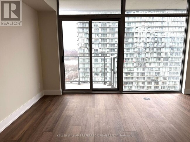 Building Photo - 105 The Queensway