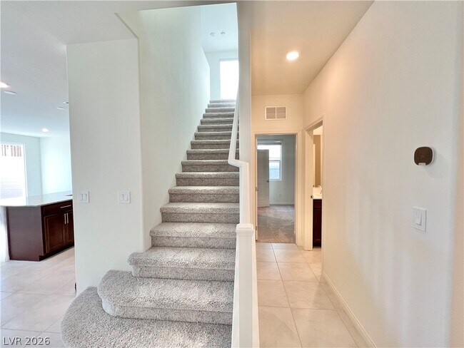 Building Photo - 8646 Valley Village St