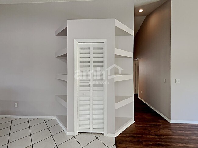 Building Photo - 503 Tree Shore Dr