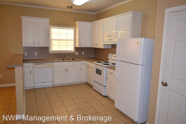 Building Photo - 2 br, 1 bath House - 804 West Main Street