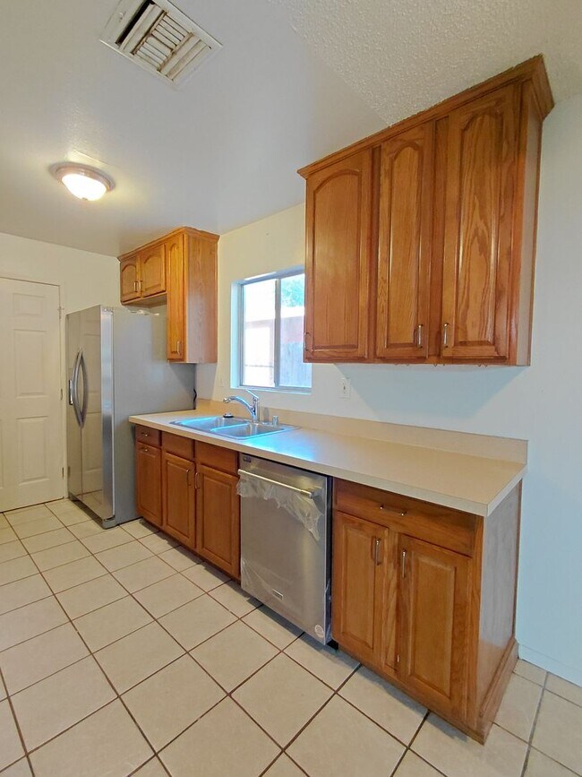 Foto del edificio - Spacious 3-Bedroom Home