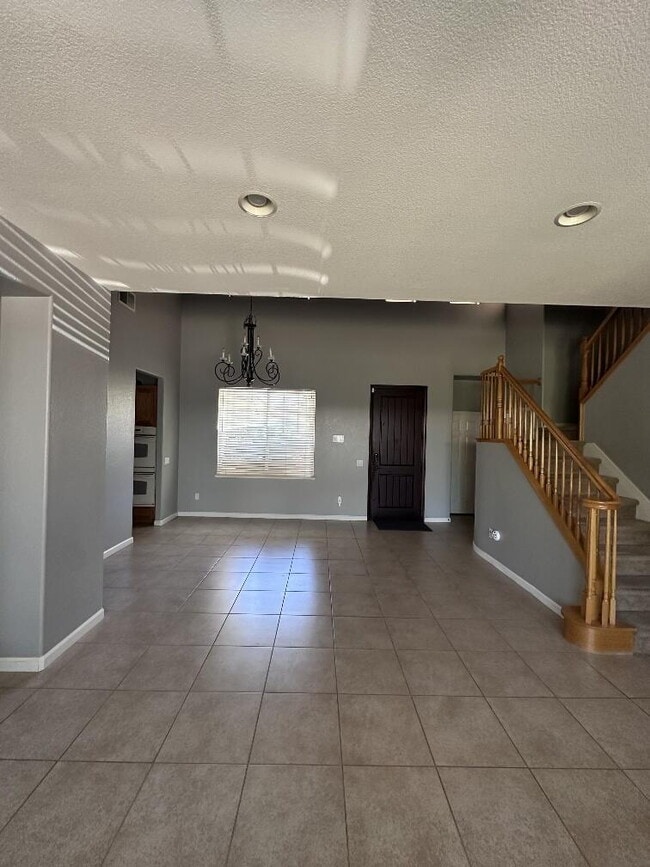 Building Photo - "Spacious 5-Bed home with 4 Baths Home for Rent!