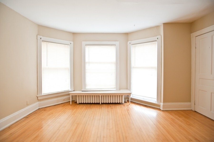 Primary Photo - 2216 E Ivanhoe Pl