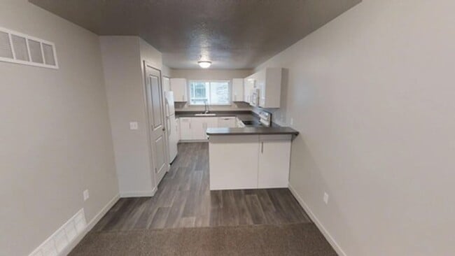 Building Photo - 2 BED 1 BATH APARTMENT FOR RENT IN OREM!!!