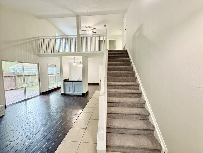 Building Photo - 5 Snapdragon Ct