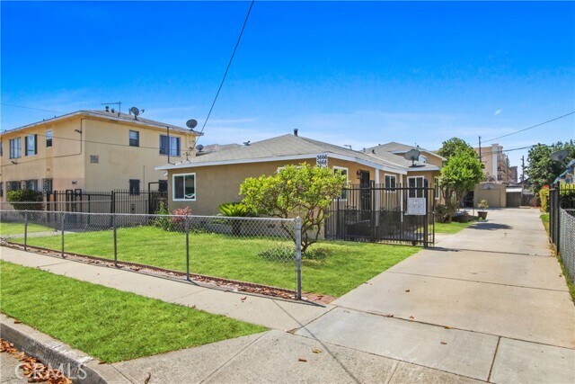 Foto principal - 3666 W 113th St