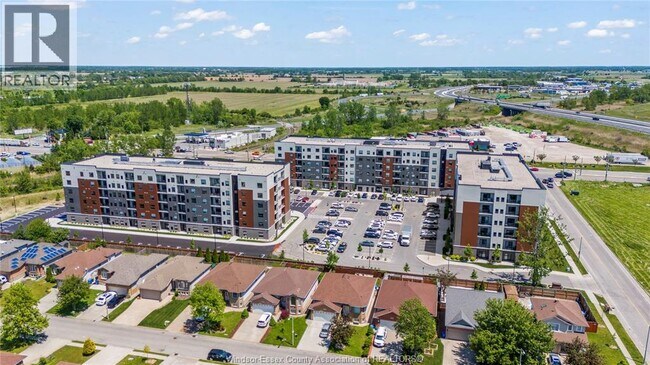 Photo du bâtiment - 4755 Walker Rd